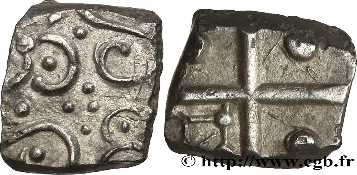 CADURQUES (région de Cahors) Drachme aux motifs géométriques, S. 390 TTB+