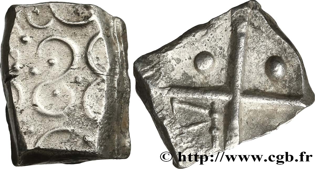 CADURQUES (région de Cahors) Drachme aux motifs géométriques, S. 390 TTB