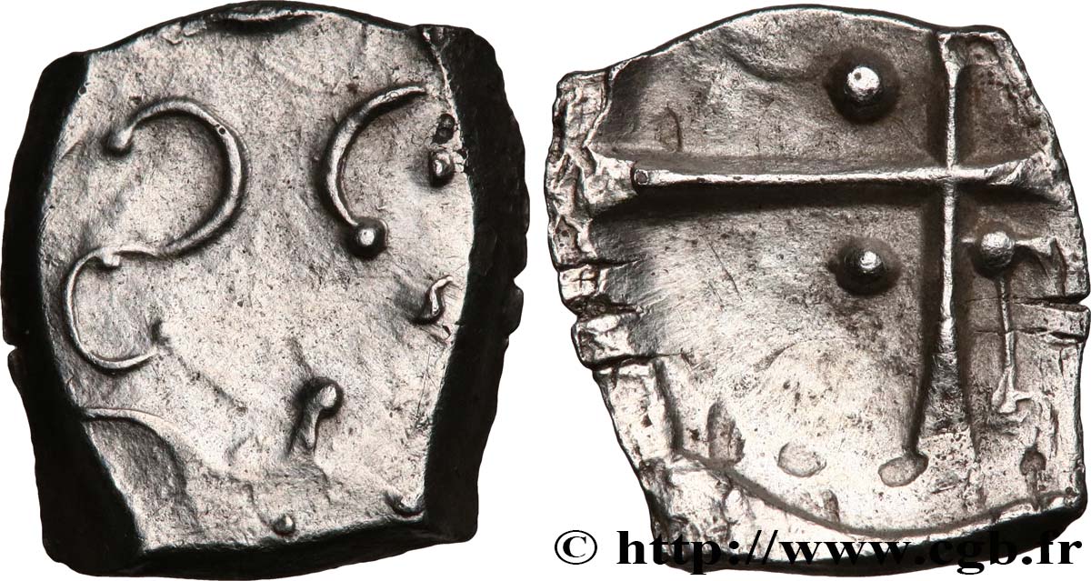 CADURQUES (région de Cahors) Drachme aux motifs géométriques, S. 390 TTB