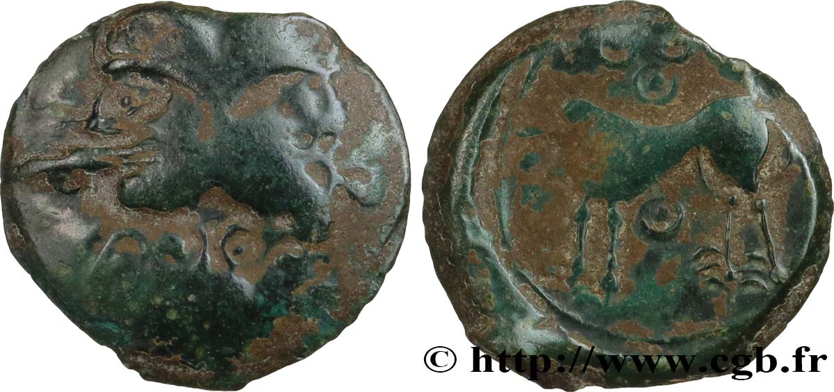 SUESSIONS (région de Soissons) Bronze à la tête janiforme, classe II aux annelets pointés TB+