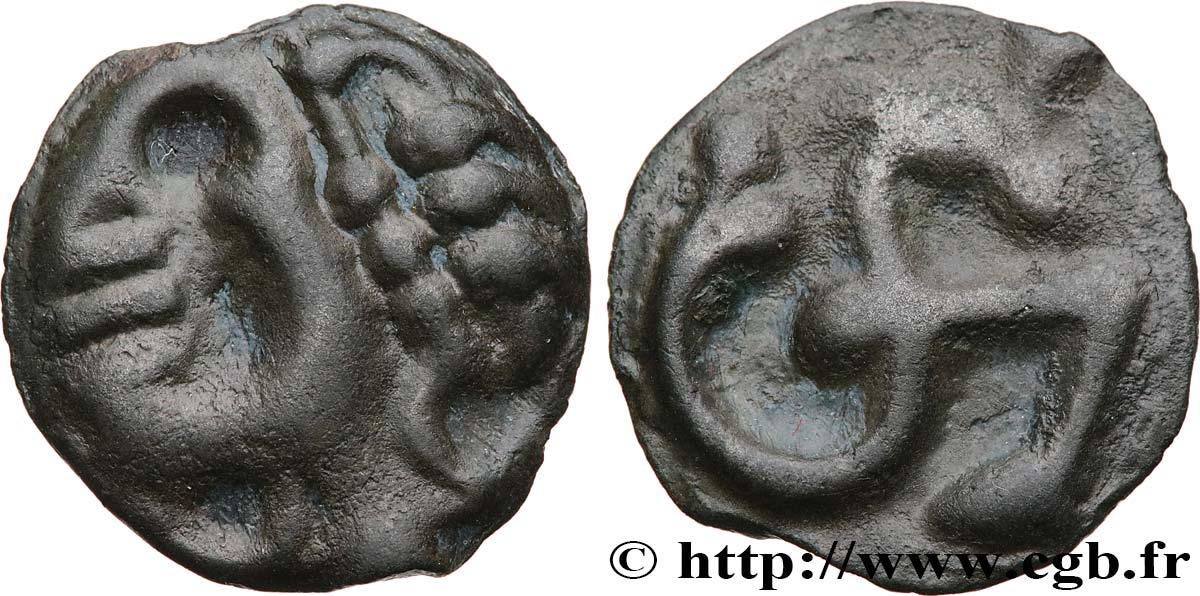GALLIA - GALLIA DEL NORTE -ÆDUI (BIBRACTE, Región del Mont-Beuvray) Potin à l’hippocampe, tête à la chevelure bouletée EBC
