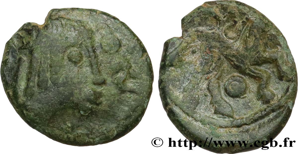 GALLIA BELGICA - AMBIANI (Región de Amiens) Bronze au cheval et à la tête aux cheveux calamistrés BC+