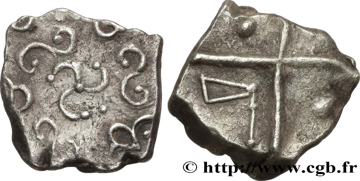 CADURQUES (région de Cahors) Drachme aux motifs géométriques, S. 390 TTB