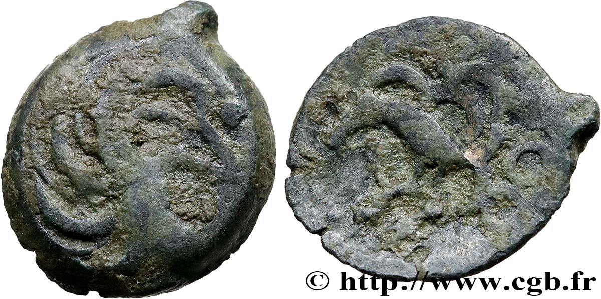 GALLIA - SENONES (Región de Sens) Bronze INS à l’oiseau et au vase, classe VIII BC