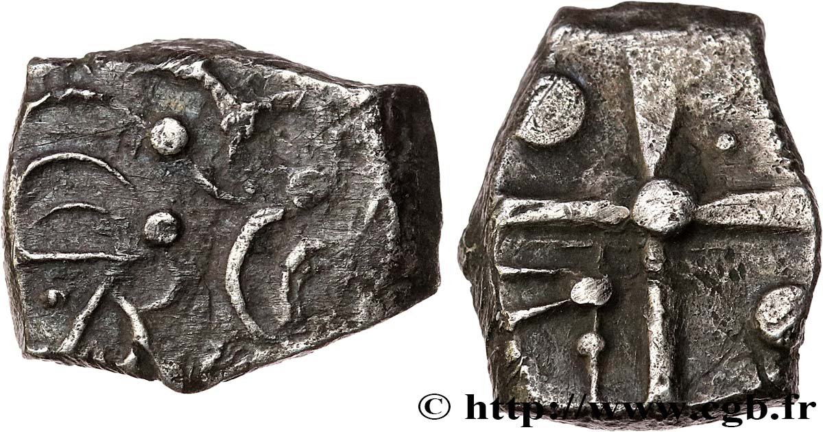 CADURQUES (région de Cahors) Drachme “à la tête triangulaire”, S. 118 TTB