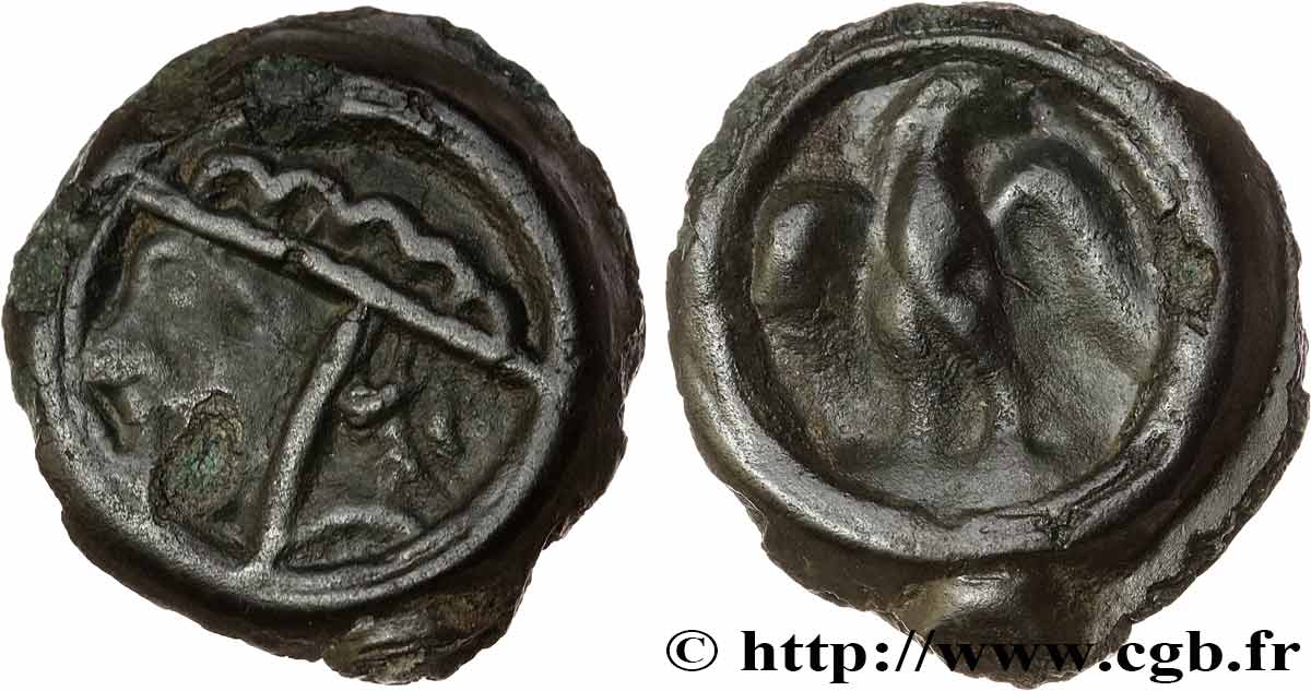 CARNUTES (Région de la Beauce) Potin à l’aigle de face et à la tête casquée TTB+