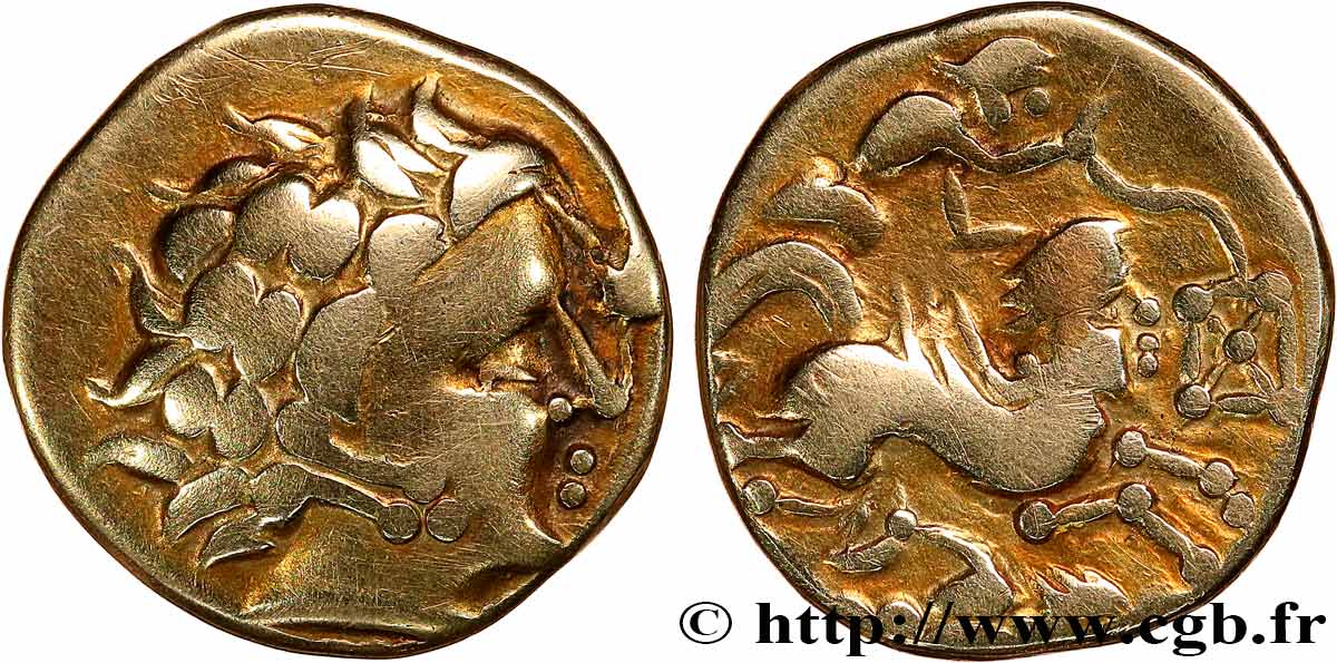 AULERQUES CÉNOMANS (Région du Mans) Statère d or au cheval androcéphale et au personnage allongé, aux deux armes SUP