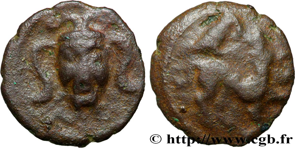 GALLIA BELGICA - AMBIANI (Area of Amiens) Bronze à la tête de face et au cheval retourné AU/XF