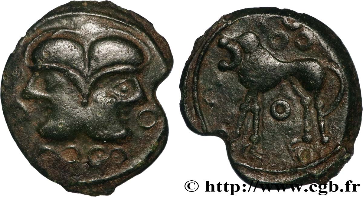 SUESSIONS (région de Soissons) Bronze à la tête janiforme, classe II aux annelets pointés TTB