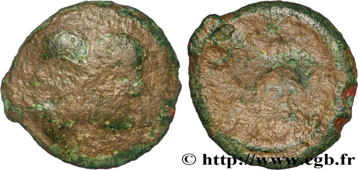 SUESSIONS (région de Soissons) Bronze à la tête janiforme, classe II aux annelets pointés B