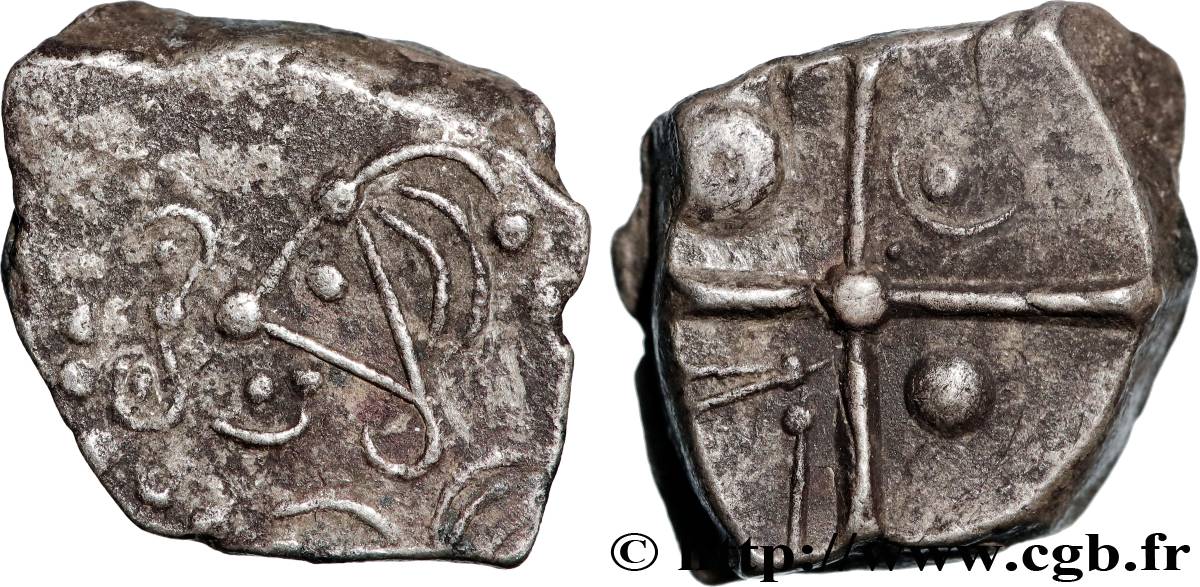 CADURQUES (région de Cahors) Drachme “à la tête triangulaire”, S. 120 TTB