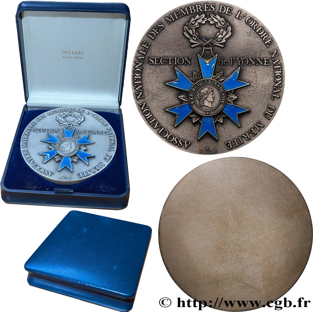 V REPUBLIC Médaille, Membre de l’ordre du mérite AU