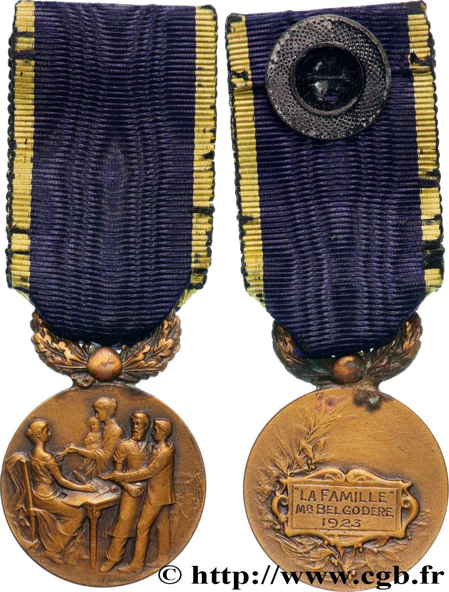ASSURANCES Médaille, Société de Secours Mutuels, La Famille TTB+