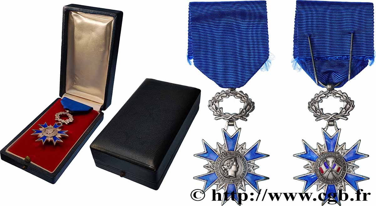 CINQUIÈME RÉPUBLIQUE Médaille, Ordre National du mérite, chevalier SUP/TTB+