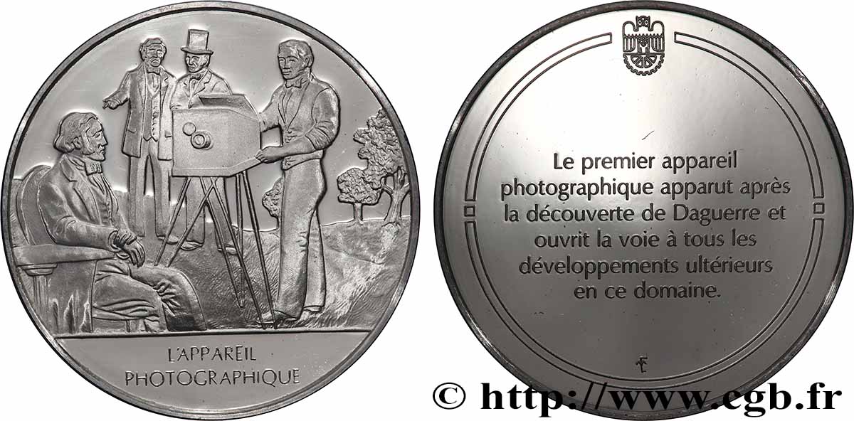 LES 100 PLUS GRANDES INVENTIONS DE L&nbsp;HUMANITÉ Médaille, Invention de l’appareil photographique BE