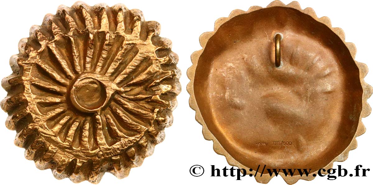 CINQUIÈME RÉPUBLIQUE Médaille bijou, effet coquillage SUP
