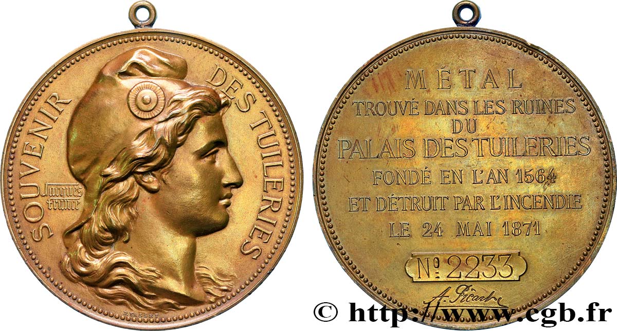 TERCERA REPUBLICA FRANCESA Médaille, République des Communes, métal trouvé dans les ruines du Palais des Tuileries MBC+