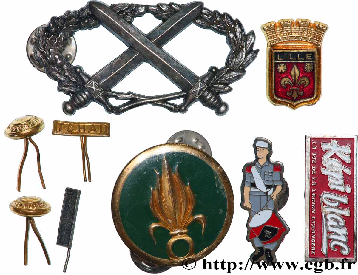 FUNFTE FRANZOSISCHE REPUBLIK Lot d’insignes et divers, Légion étrangère SS