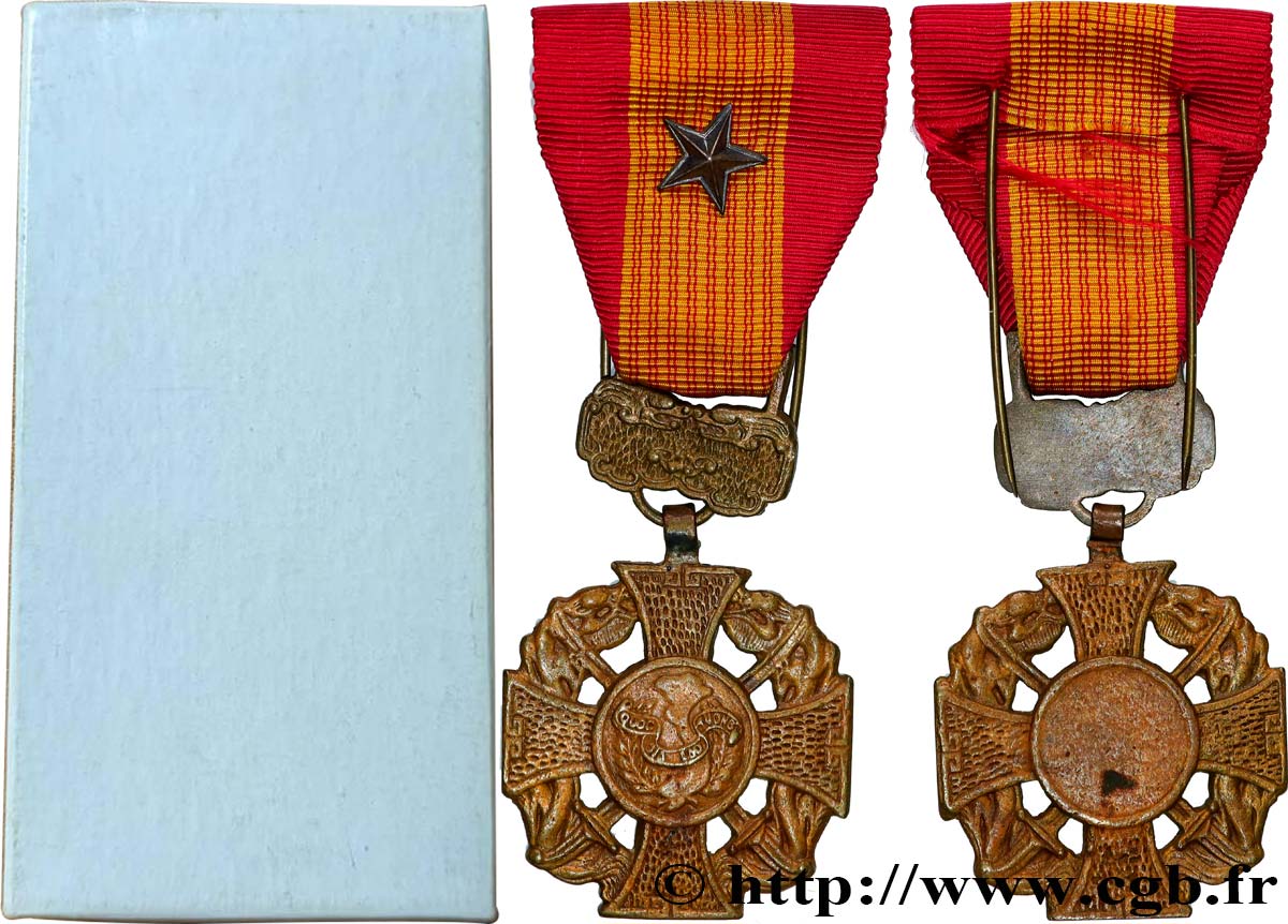 VIET NAM  Médaille, Croix de la Vaillance TTB