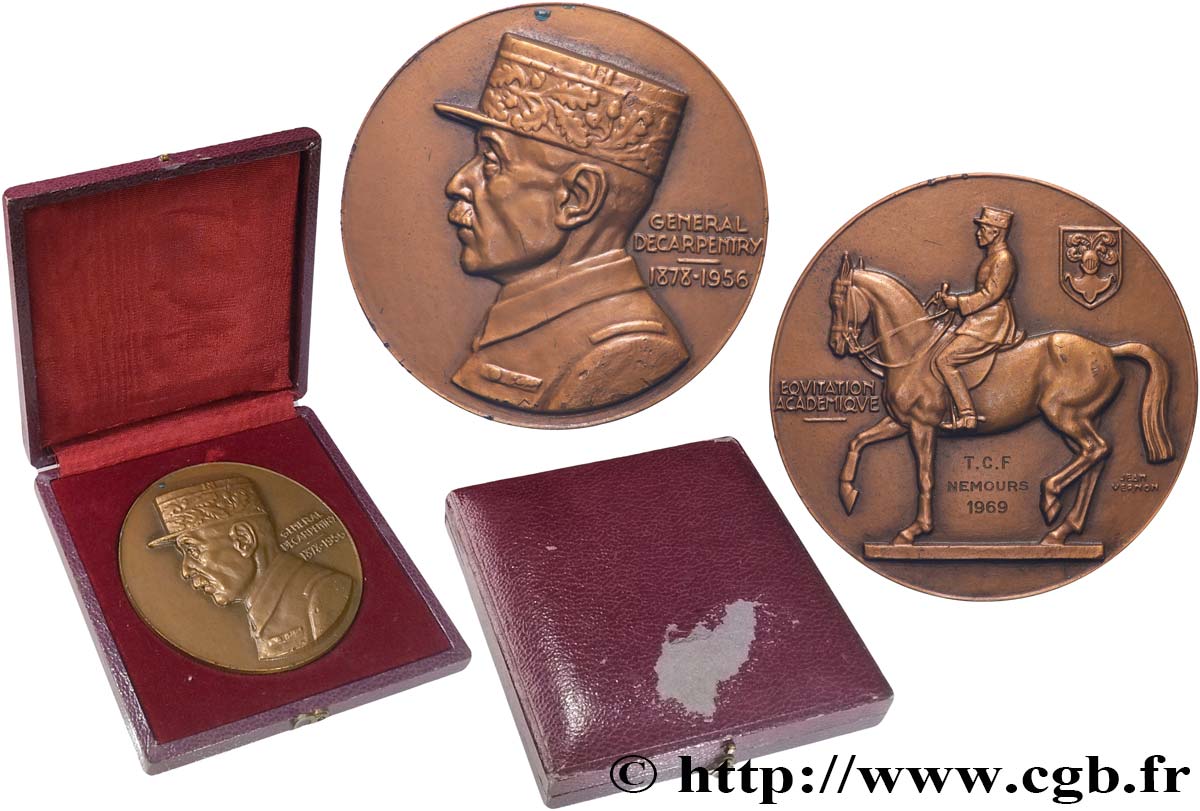 CINQUIÈME RÉPUBLIQUE Médaille, Général Decarpentry, T. C. F. Nemours TTB+