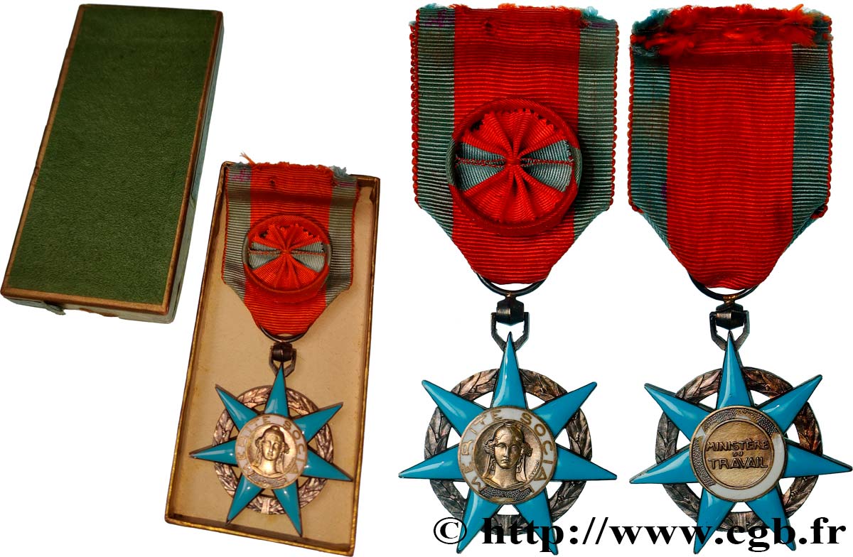 TROISIÈME RÉPUBLIQUE Médaille de l’ordre du mérite sociale TTB