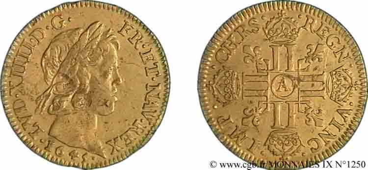 LOUIS XIV LE GRAND OU LE ROI SOLEIL Louis d or aux huit L, portrait à la mèche courte 1645 Paris, Monnaie du Louvre TB/TTB