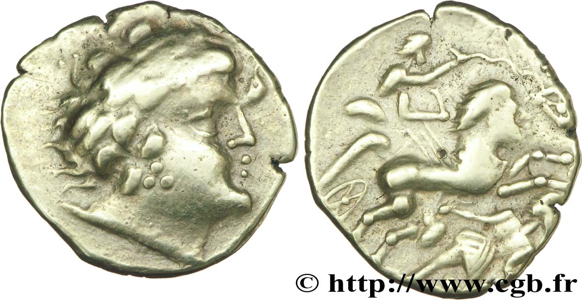 GALLIA - AULERCI CENOMANI (Regione di Mans) Statère d or au cheval androcéphale et au personnage allongé, tenant deux objets ovoïdes XF