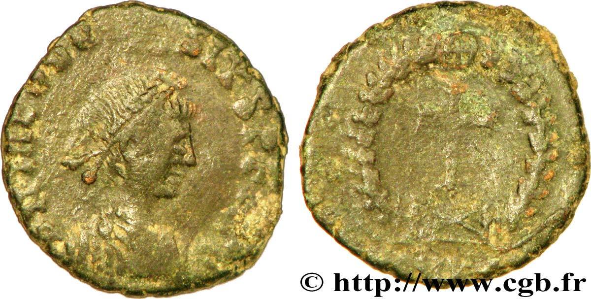 THÉODOSE II Nummus, (PBQ, Æ 4) TB+