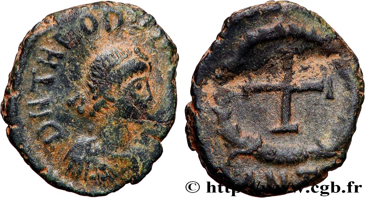 THEODOSIUS II Nummus, (PBQ, Æ 4) SS/fSS