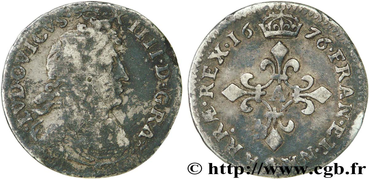 LOUIS XIV LE GRAND OU LE ROI SOLEIL Quatre sols à la croix formée de lis 1676 Paris B+/TB