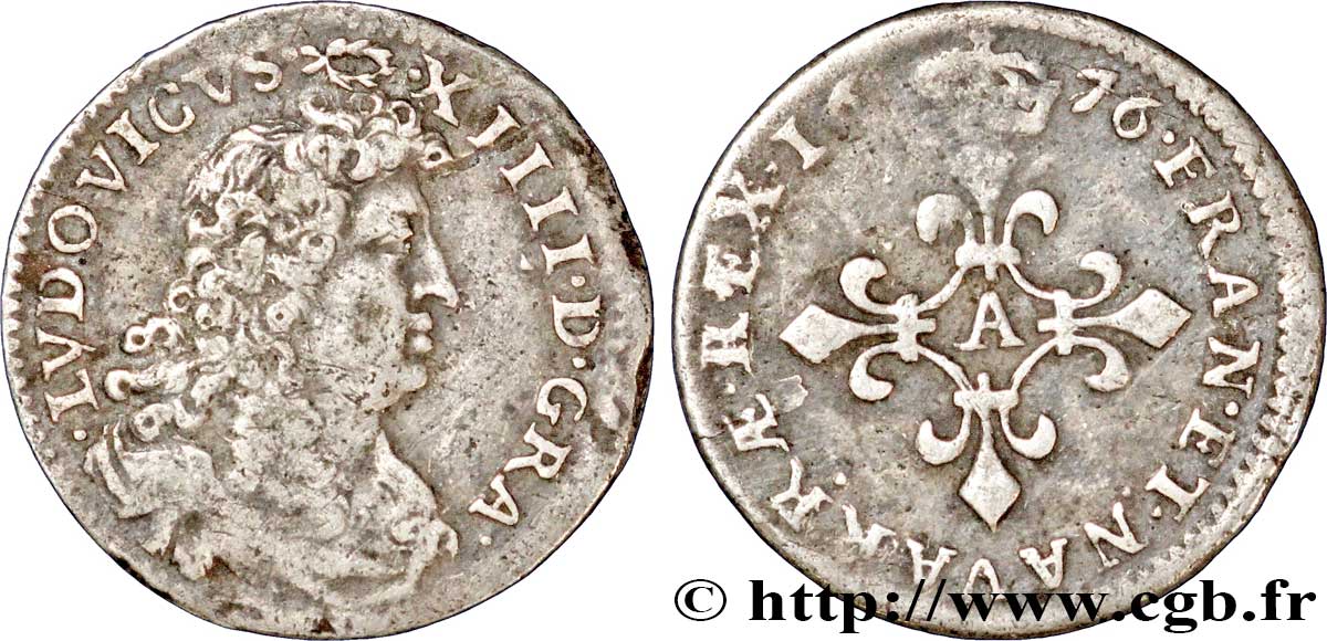 LOUIS XIV LE GRAND OU LE ROI SOLEIL Quatre sols à la croix formée de lis 1676 Paris TTB/TB+