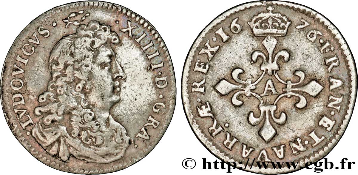 LOUIS XIV LE GRAND OU LE ROI SOLEIL Quatre sols à la croix formée de lis 1676 Paris TTB+/TTB