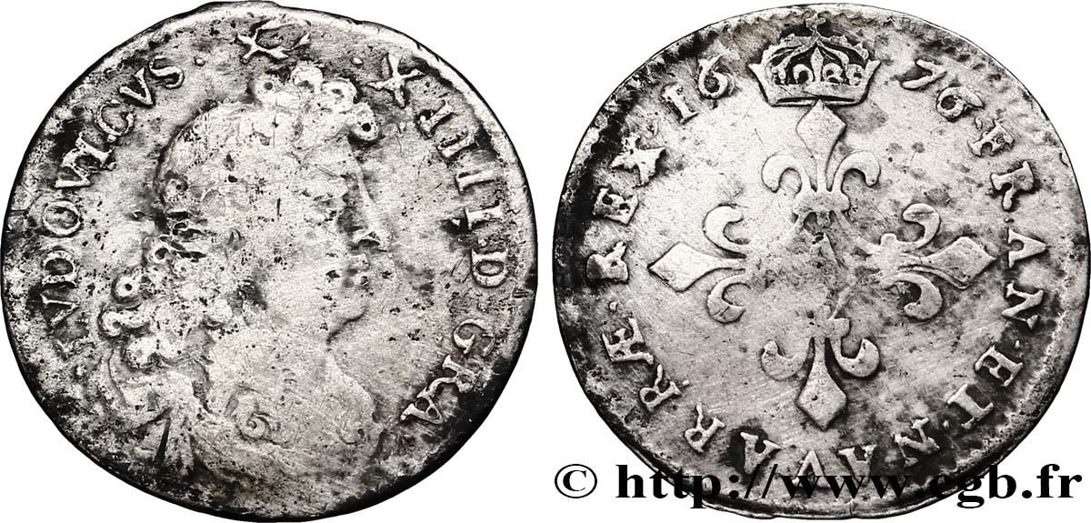 LOUIS XIV LE GRAND OU LE ROI SOLEIL Quatre sols à la croix formée de lis 1676 Paris B+