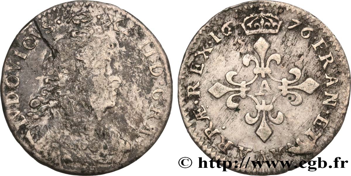 LOUIS XIV LE GRAND OU LE ROI SOLEIL Quatre sols à la croix formée de lis 1676 Paris TB