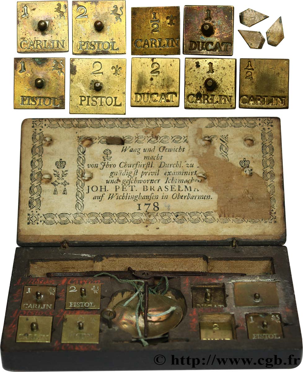 BOÎTE DE CHANGEUR - ALLEMAGNE - XVIIIe SIÈCLE Boîte avec trébuchet et 9 poids 1784  TTB