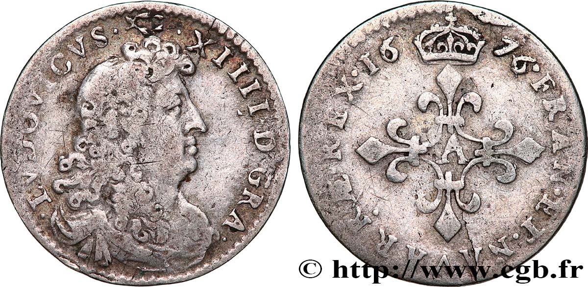 LOUIS XIV LE GRAND OU LE ROI SOLEIL Quatre sols à la croix formée de lis 1676 Paris TB
